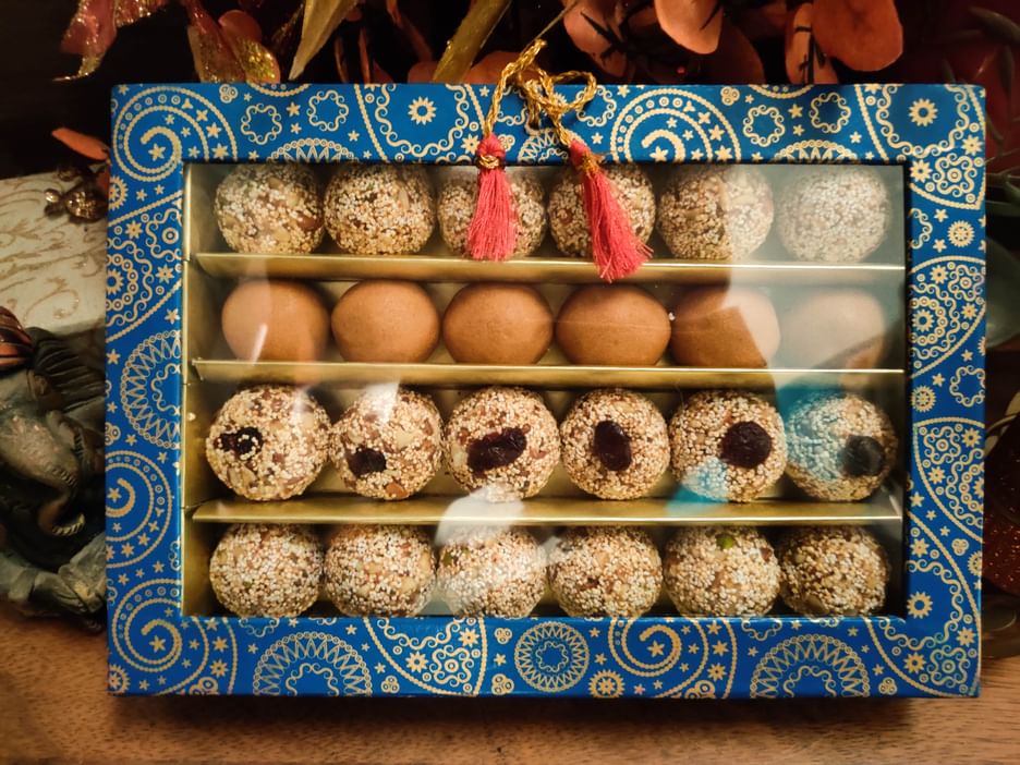 Diwali Gift Boxes Buy Diwali Sweet And Dry Fruit Laddu Gift Boxes